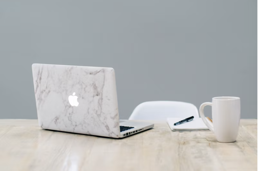 Brandmade - Starting a blog- marble laptop