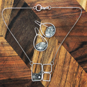 SouthGround Necklace and Earring Set
