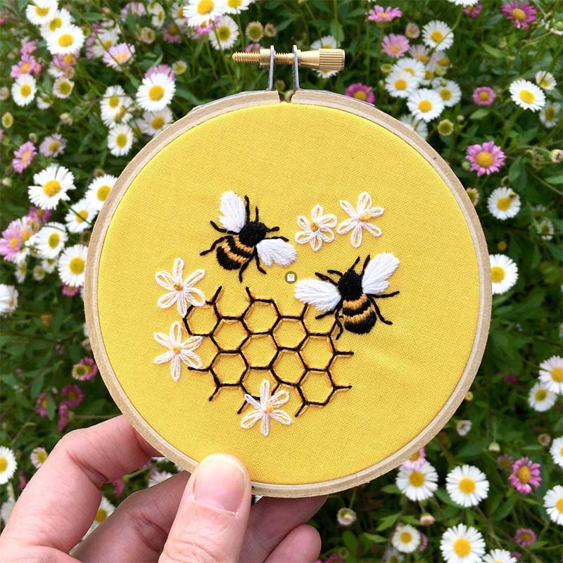 Craft Make Do Bee Embroidery Kit